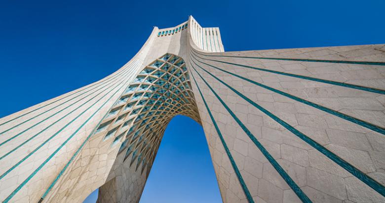 La tour Āzādi ou tour de la liberté à Téhéran [Shutterstock].
